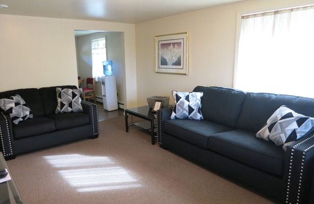Charming 2-bedroom apt in fabulous North Pole with WiFi just outside City limits