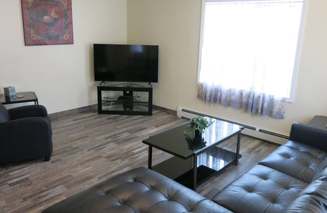 Charming 2-bedroom apartment with WiFi in Moose Creek -.5 mile from of EAFB-H #3