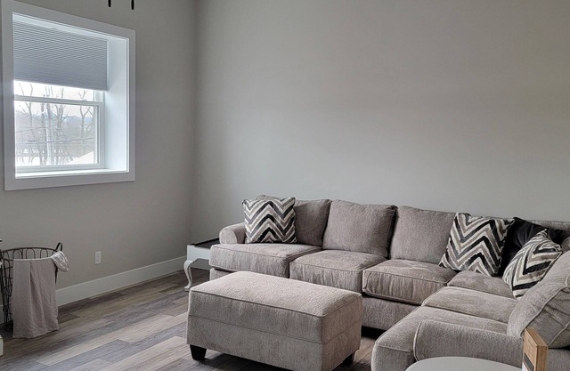 Charming 2-bedroom apartment in downtown Oak Harbor!