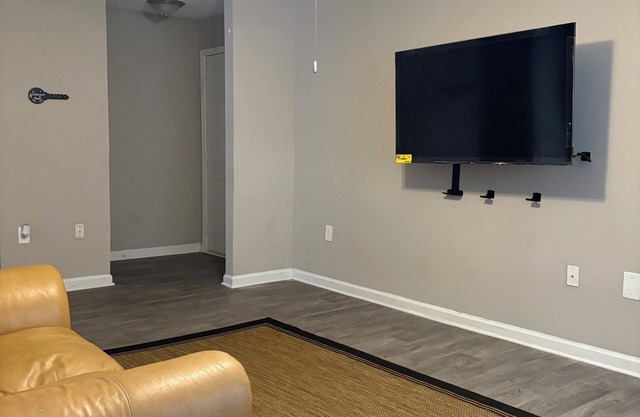 Charming 2-bedroom apartment in brilliant Jonesboro 13 min from airport