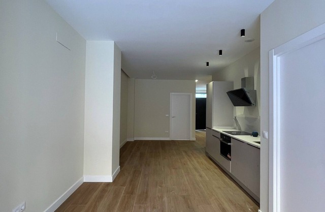 Charming 2-bedroom apartment with WiFi and AC in nice València
