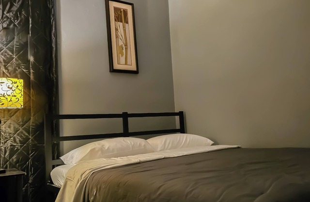 Charming 2-bedroom apartment near Downtown Dearborn