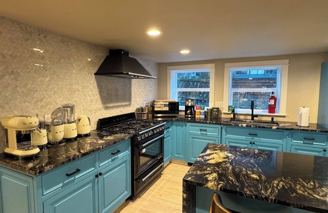 Charming 2-bedroom apartment in wonderful Portland