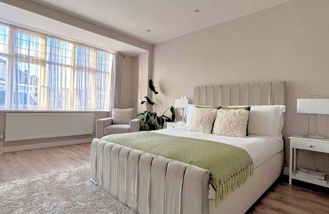Charming 2-bedroom apartment with WiFi in London