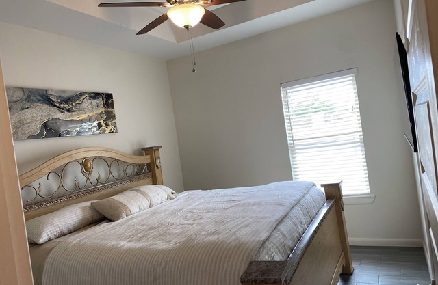 Charming 2-bedroom apartment with WiFi, AC in McAllen
