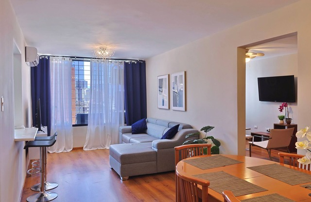 Charming 2-bedroom apartment in cool Caracas with AC, WiFi