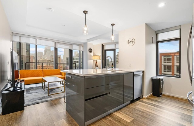 Charming 2-bedroom apartment in superb Boston with AC, WiFi, fitness room