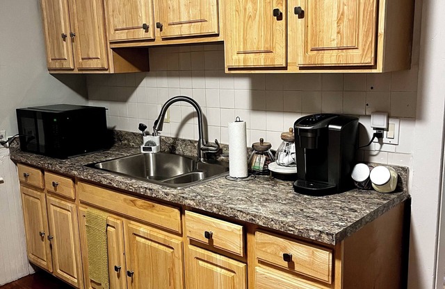 Charming 2-bedroom apartment in awesome Boston with WiFi