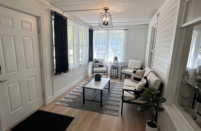 Charming 2-bedroom apartment in historical Galien with AC, WiFi fully rehabbed