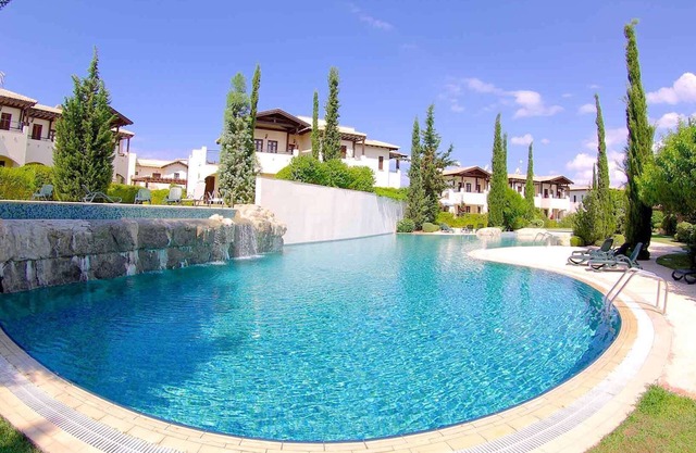 Charming 2 bedroom apartment 'DC11' - with communal pool and resort facilities, Helios Heights village on Aphrodite Hills Resort