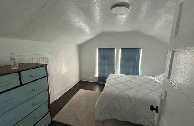 Charming 2-bedroom apartment with AC, WiFi in delightful Taft