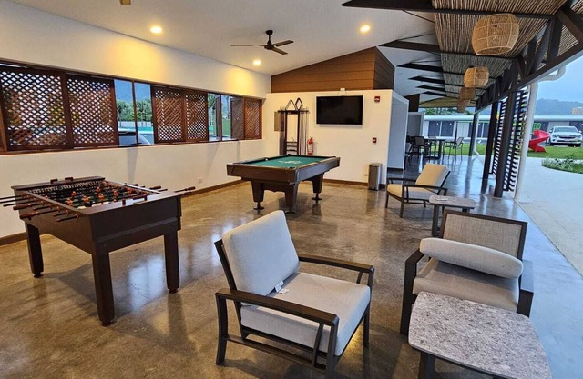 Charming 2-bedroom apartment with WiFi, AC, fitness room and coworking space