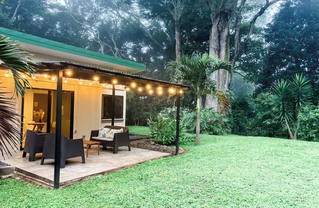 Charming 2 bedroom Atenas Jungle Hideaway/ 30 min to Airport/ 60 min to beach