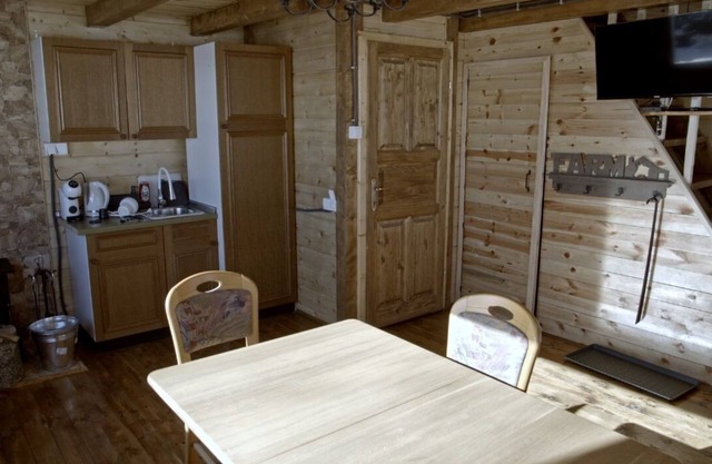 Charming 2-bedroom bungalow in lovely Žabljak with WiFi
