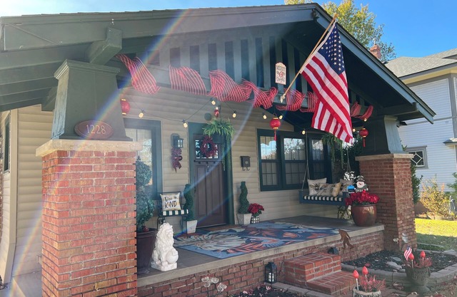 Charming 2-Bedroom Bungalow: Historic Route 66 & Crossroads of America!