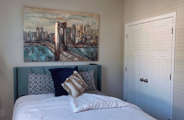Charming 2-bedroom condo with WiFi, AC in brilliant Carrollton 10 min from beach