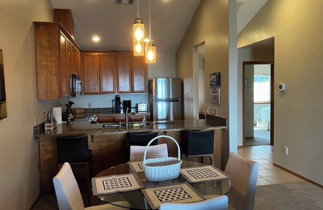 Charming 2-bedroom condo with WiFi in lovely Gold Beach