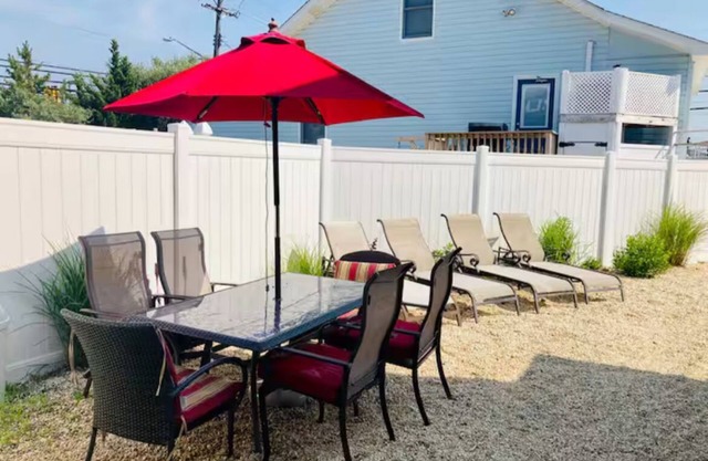 Charming 2-bedroom condo in marvelous Long Beach Township with WiFi, AC