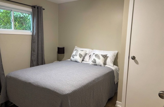 Charming 2 bedroom retreat only a 5 minute walk from sandy shore of Balm Beach.