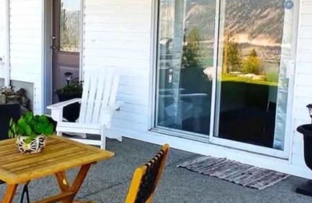 Charming 2-bedroom house in Lake Country with AC, WiFi.