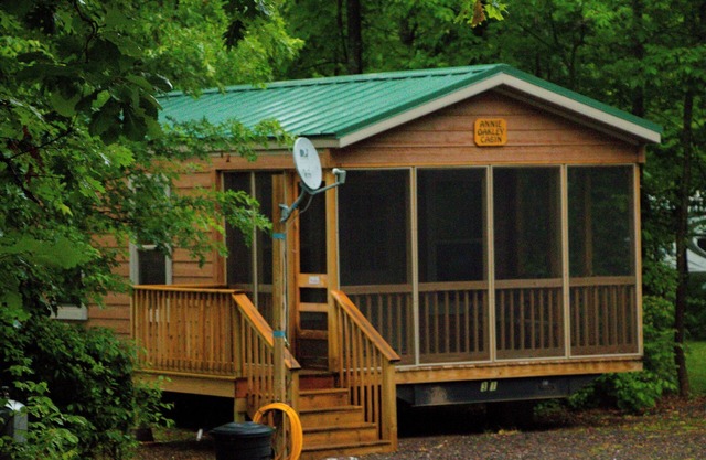 Charming 2 bedroom cabin at a resort near Hinckley, located near the WI border