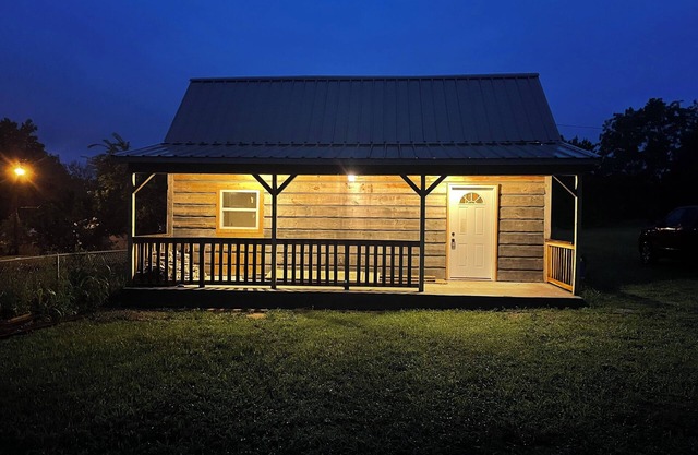 Charming 2-bedroom cabin with AC and WiFi in serene Wanette