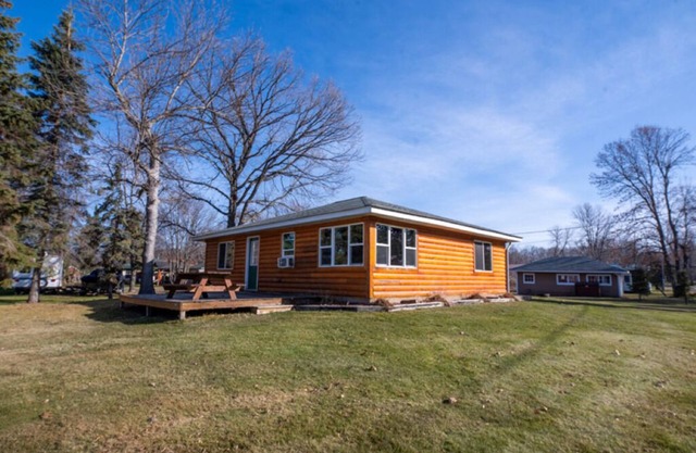 Charming 2-bedroom cabin 6 with WiFi, at Mille Lacs Lake; Appeldoorn's Resort