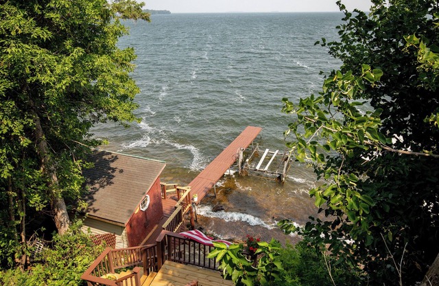 Charming 2-bedroom Cabin in Walker on Leech Lake, Fitness Room, Dock and lift