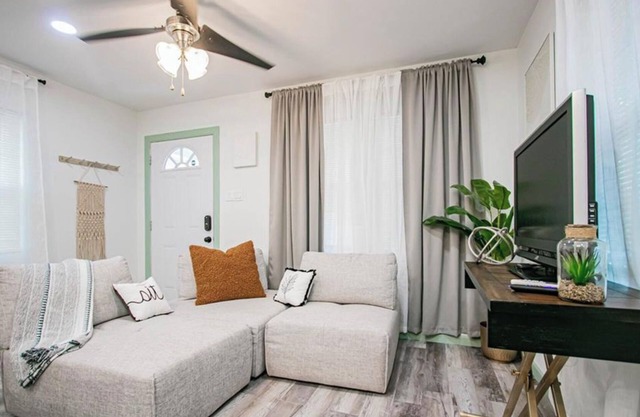 Charming 2-bedroom CASITA with AC and WiFi in Pharr
