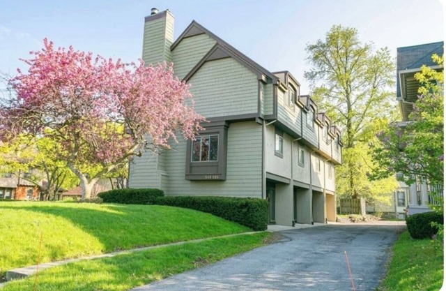 Charming 2-bedroom condo with AC and WiFi in Rochester