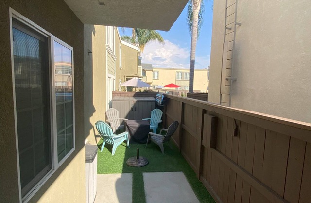Charming 2-bedroom condo with AC, fitness room in lovely San Diego