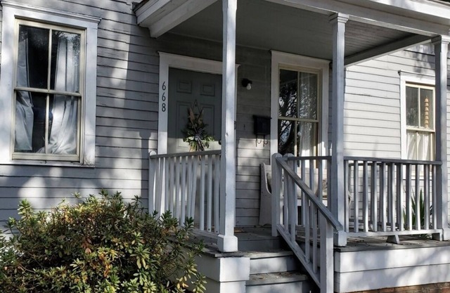 Charming 2-bedroom condo in Savannah, 10 mins dr. River st and downtwn
