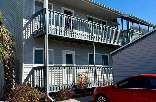 Charming 2-bedroom condo in brilliant Venice with WiFi and pet friendly!