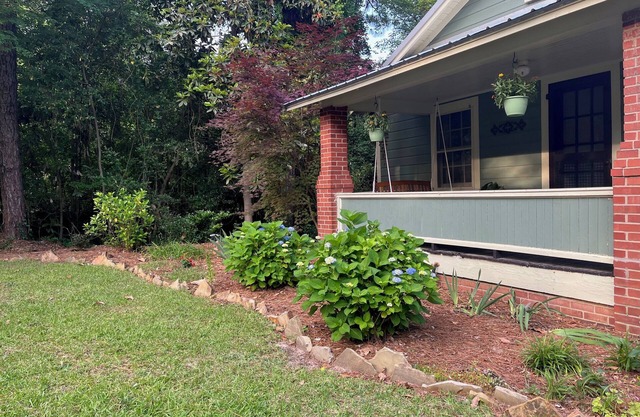 Charming 2-bedroom cottage in Aberdeen with AC