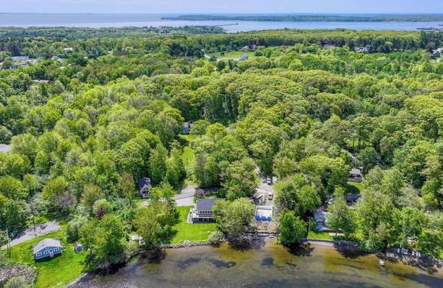 Charming 2-bedroom cottage with WiFi, AC in picturesque Rockland