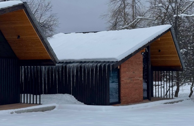 Charming 2-bedroom cottage in beautiful near Gudauri with WiFi