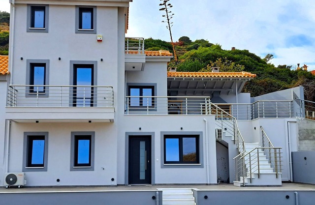 Charming 2-bedroom country house in marvelous Mourteri with playground
