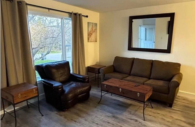 Charming 2-bedroom duplex with AC, WiFi in peaceful Summerside