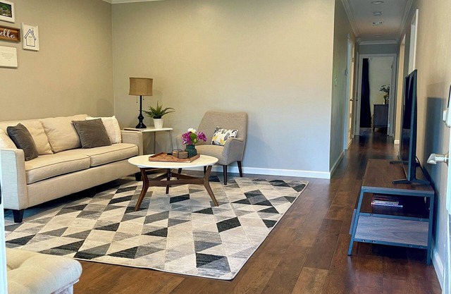 Charming 2-bedroom house with easy access to freeways and downtown Sacramento.