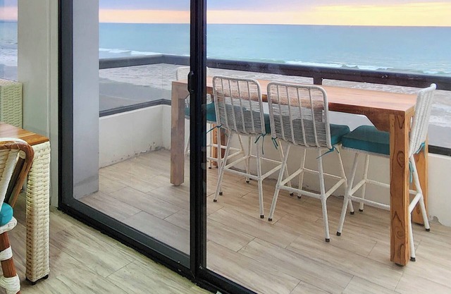 Charming 2-bedroom beachfront apartment in San Clemente Ecuador