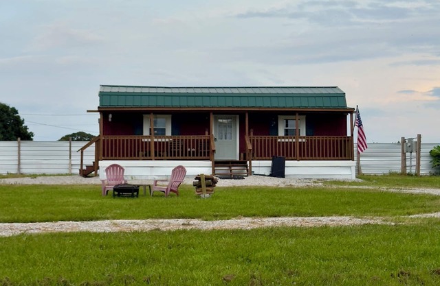 Charming 2-bedroom farmhouse near The Caverns and Woods Reservoir Lake