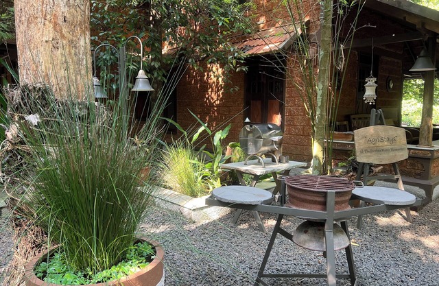 Charming 2-bedroom farmhouse in delightful Kochi with WiFi, AC