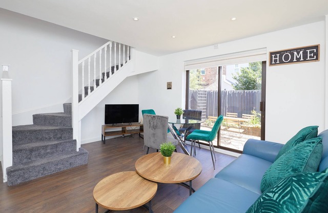 Charming 2 bedroom house near Nottingham City - FREE Parking