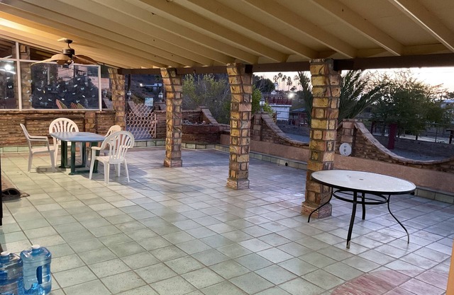 Charming 2-bedroom house one block to beach 5 minutes to town