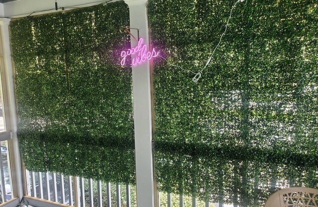 Charming 2-bedroom house with AC, WiFi in nice East Point
