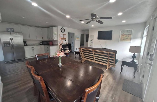 Charming 2-bedroom house with AC, WiFi in North Bend, pets ok, crabbing tools