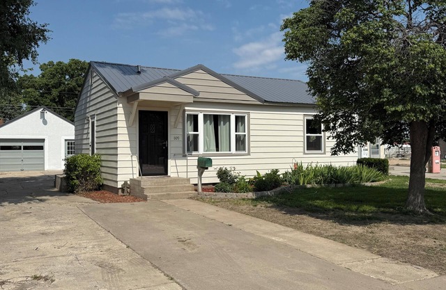 Charming 2-bedroom house in Scott City with AC, WiFi