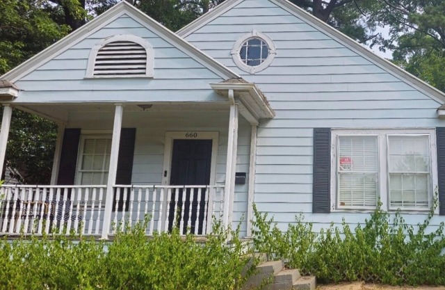 Charming 2-bedroom house near downtown shreveport and bossier city.