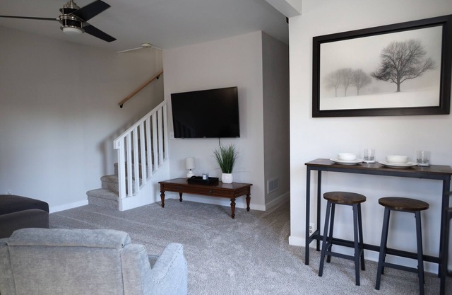 Charming 2-bedroom home, close to Downtown South bend and 5 mins away from ND