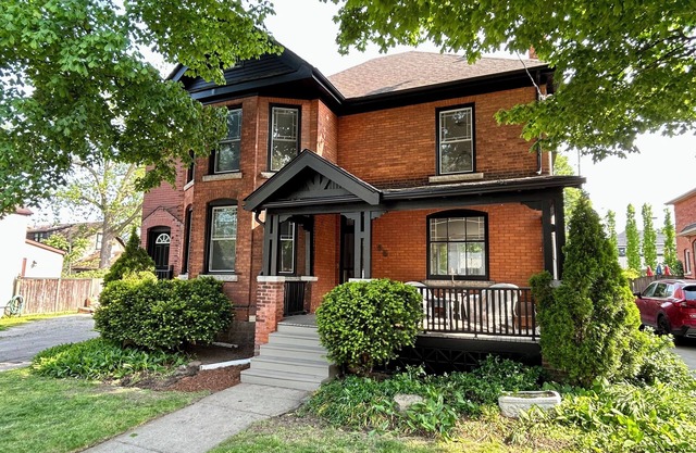 Charming 2-bedroom heritage house in the heart of village of Dundas in Hamilton
